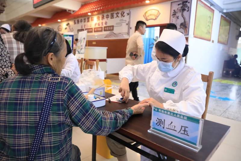 【世界卒中日】河池市三医院联合九圩分院为居民提供免费健康服务